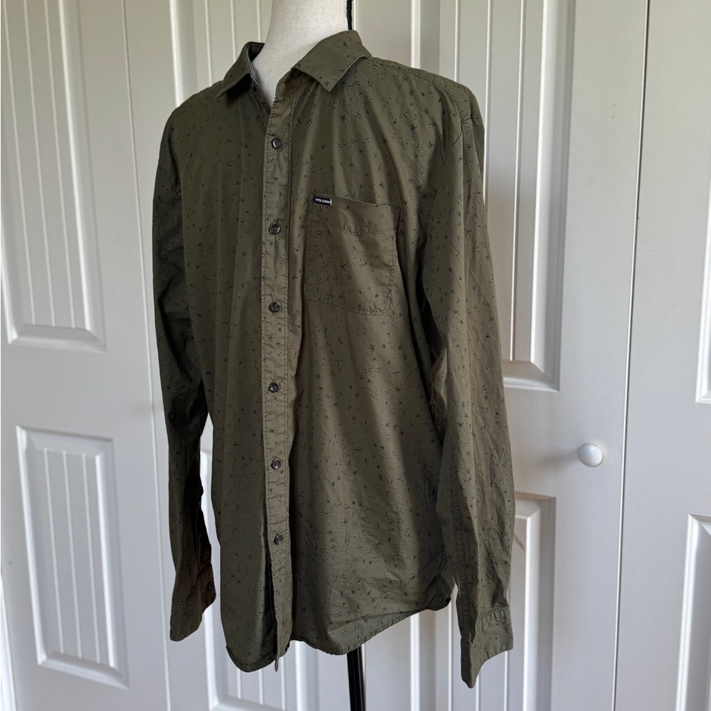 VOLCOM Men's Smashed Star Long Sleeve Button Up Military Green Modern Fit Shirt - Picture 9 of 13
